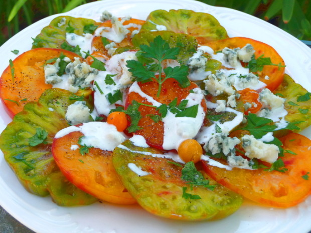 contessas heirloom tomatoes with blue cheese dressing recipe contessas heirloom tomatoes with blue cheese dressing recipe