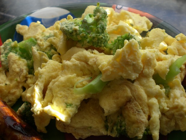 How many calories are in a scrambled egg?