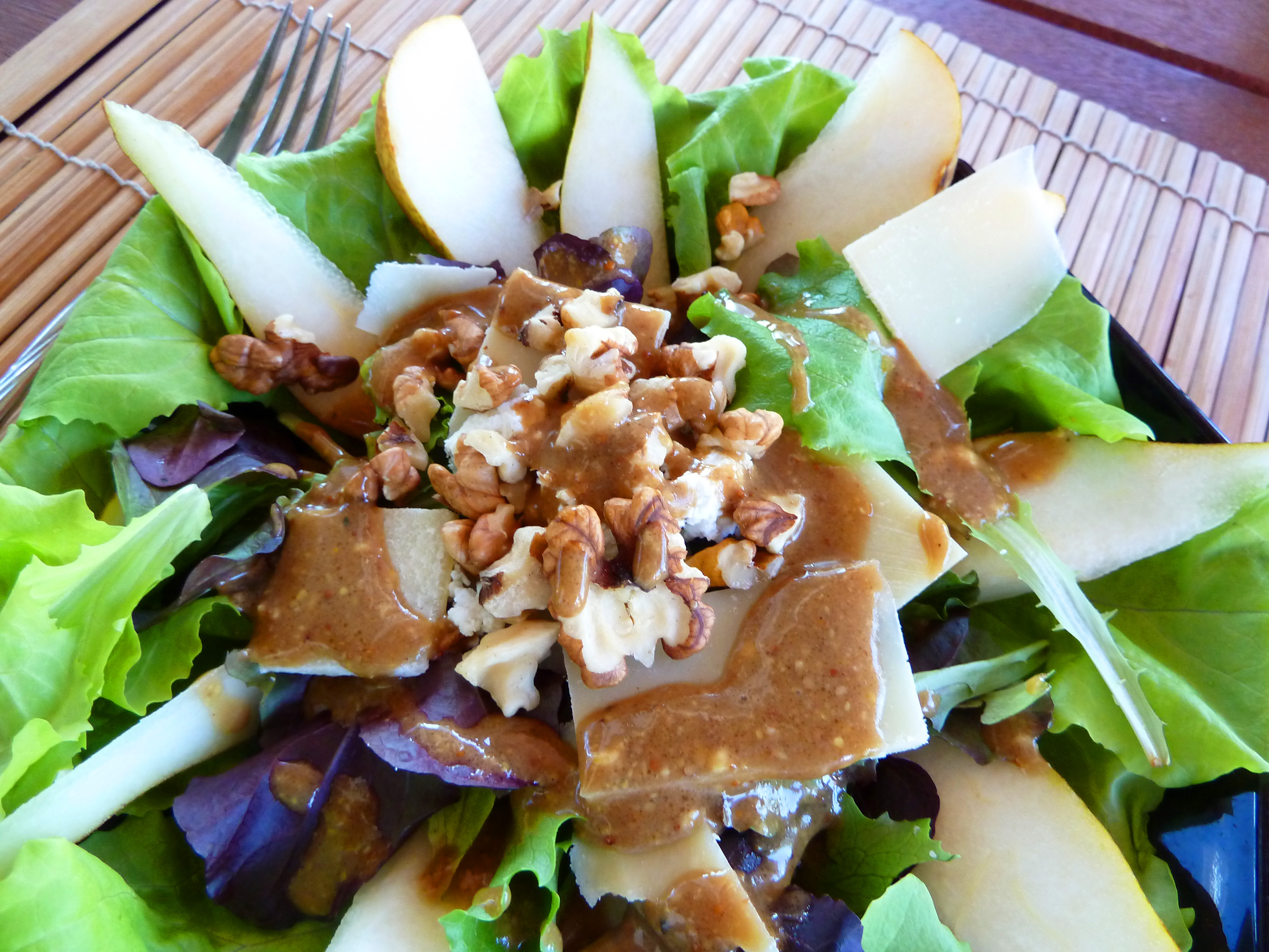 Baby Greens With Pears, Gorgonzola And Pecans