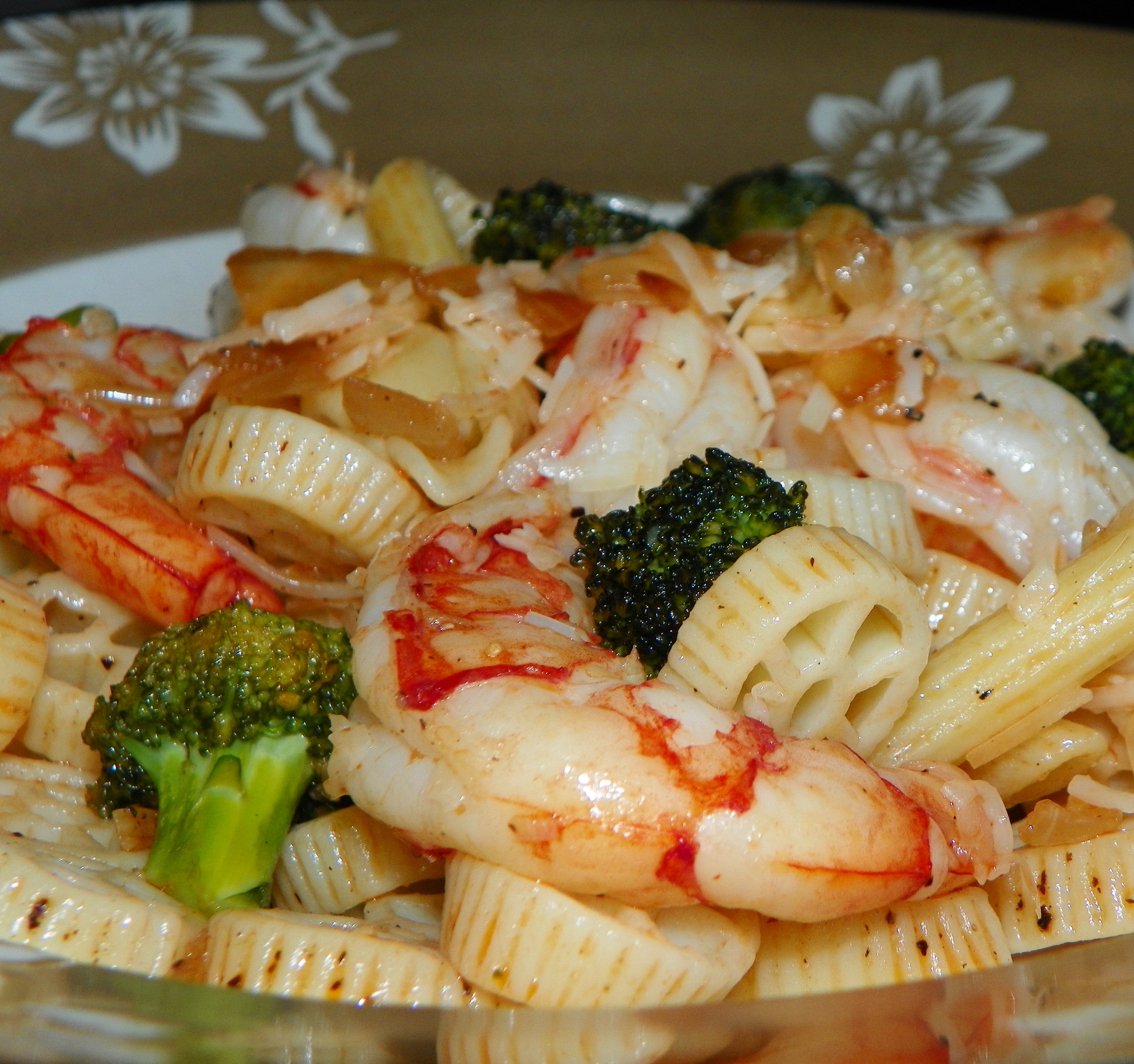 Broccoli Shrimp Pasta Toss