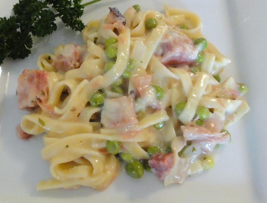 Baked Cheesy Ham And Spaghetti Casserole