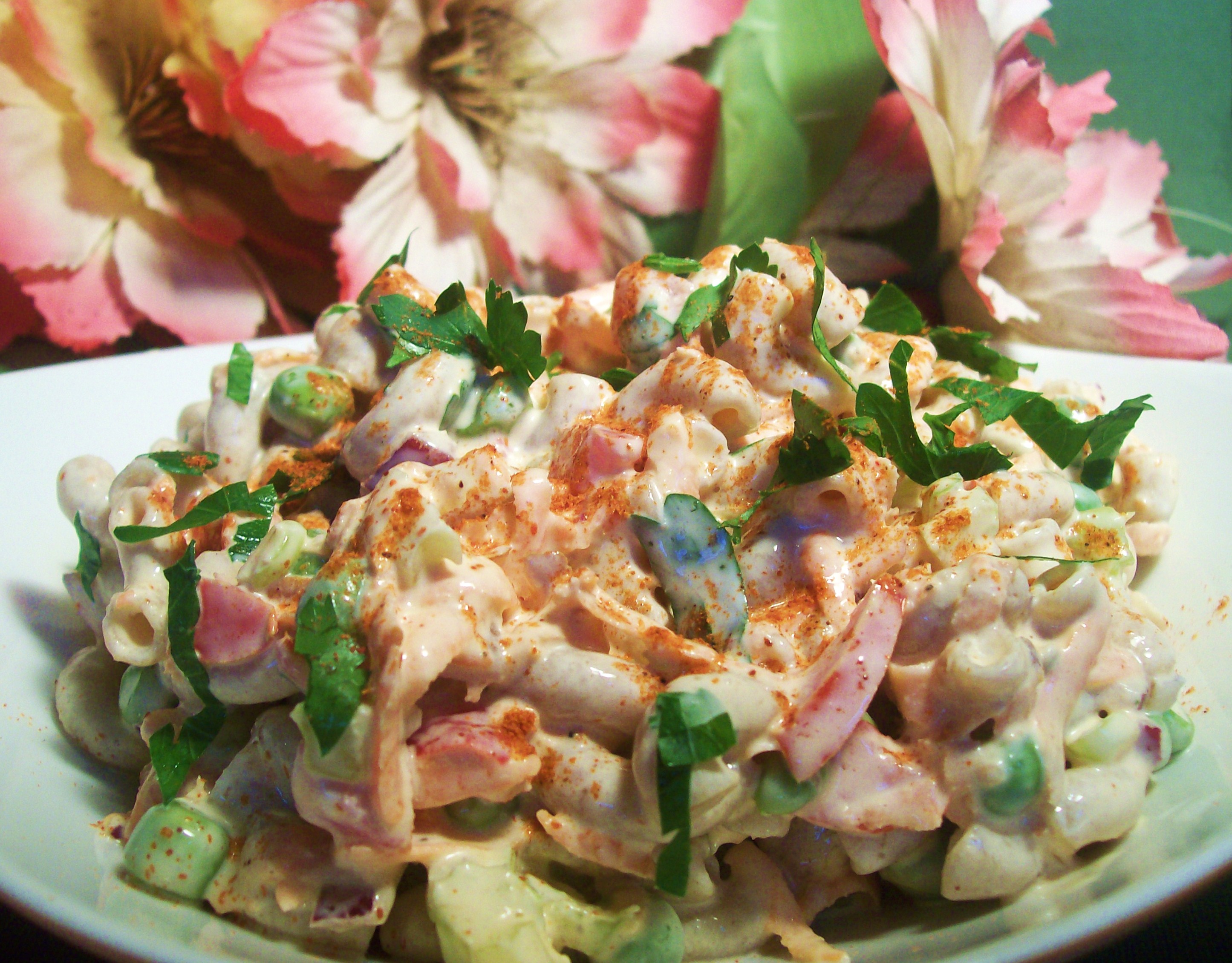 Macaroni Salad With Tomatoes And Peas