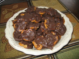Caramel Chocolate Peanut Butter Pretzel Bites (Like Take 5). Photo by Sharon the Rocket Caramel Chocolate Peanut Butter Pretzel Bites (Like Take 5). Photo by Sharon the Rocket