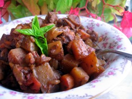Bayrischer Gulasch: German Goulash Stew - Crock Pot or Oven. Photo by Dreamer in Ontario Bayrischer Gulasch: German Goulash Stew - Crock Pot or Oven. Photo by Dreamer in Ontario