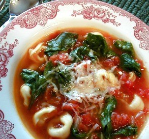 Tomato & Spinach Tortellini Soup