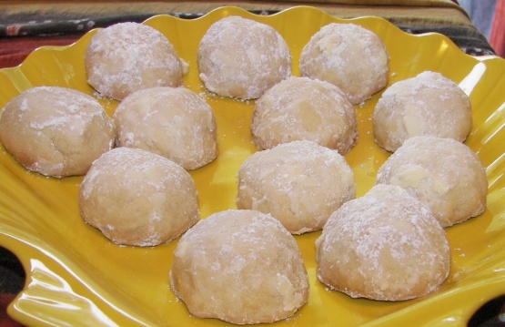 Mexican Wedding Cakes With Walnuts Mexican Wedding Cakes With Walnuts