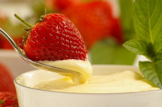 strawberries and yogurt dip