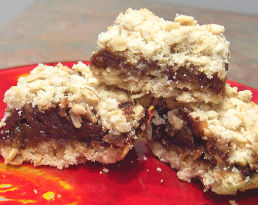 These date squares satisfy your sweet tooth without sacrificing your blood sugar levels!