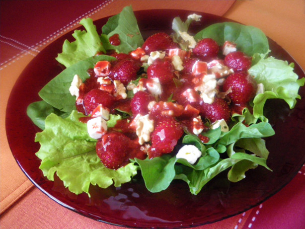 Mixed Green Salad with Strawberry Dressing 