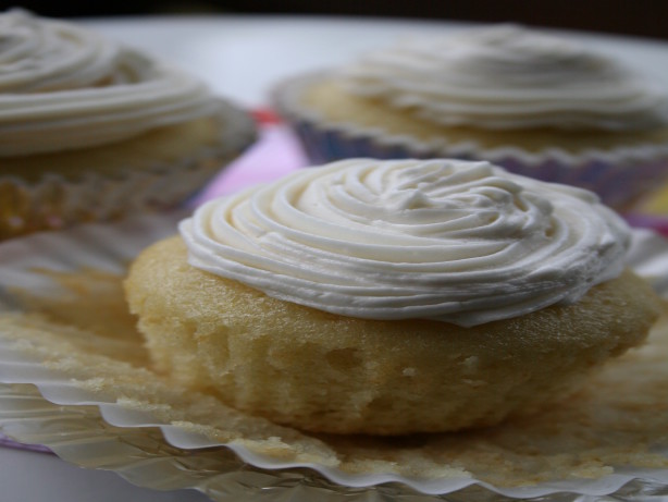 white-chocolate-pudding-buttercream-frosting-recipe-food