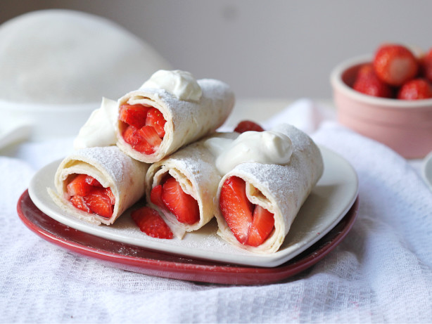 Fresh strawberry recipe ideas Fresh Strawberry Muffins are really sweet muffins with a nice, moist texture and delicious taste. There’s nothing unusual about these muffins – they have lots of fresh strawberries and cinnamon – and they’re incredibly easy to make.