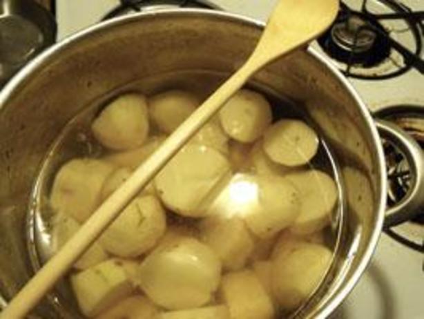 MAKING THE POTATOES