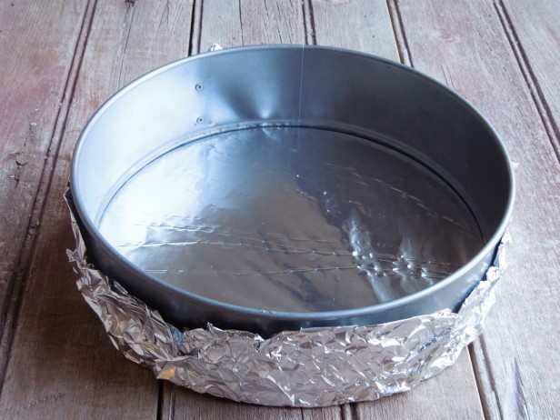 How to Make Cheesecake - Prepare the Pan