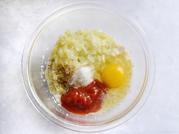 How to Make Meatloaf - Combine Wet Ingredients