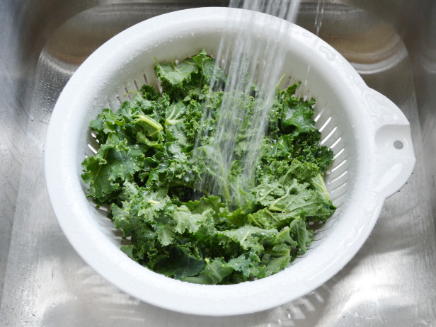How to Boil Kale - Rinse