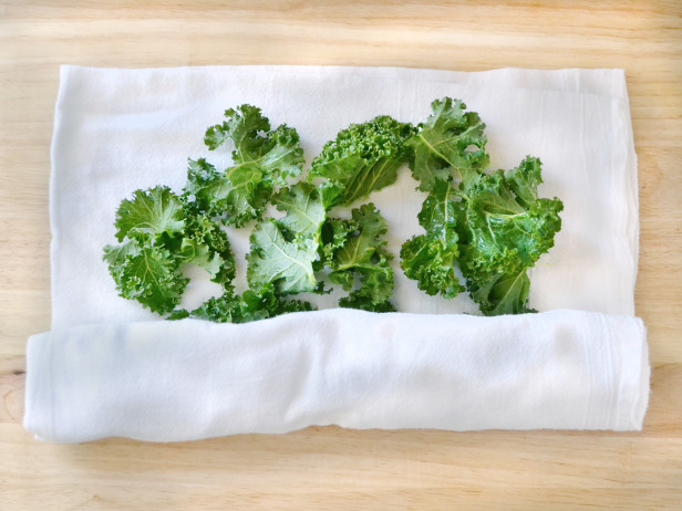 How to Make Baked Kale Chips - Wash
