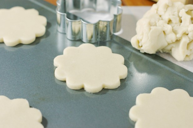 How to Cut & Roll Cookies - Baking Sheet