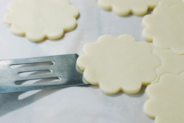 How to Cut & Roll Cookies - Lift