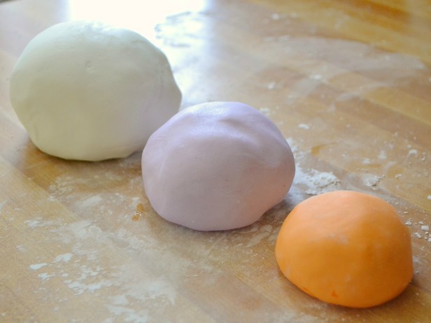 How to Make Fondant - Add Colors