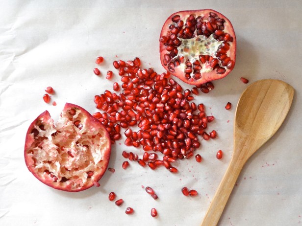 How to Eat a Pomegranate - Get All the Arils