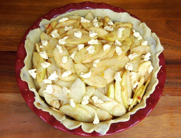 How to Make Apple Pie - Fill Pie Crust