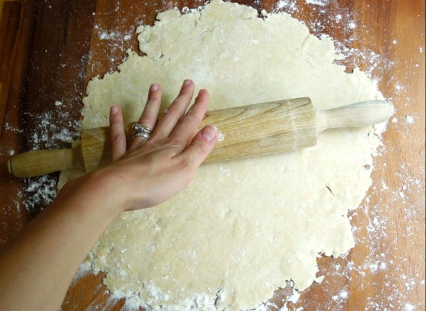 How to Make Pie Crust - Roll Dough