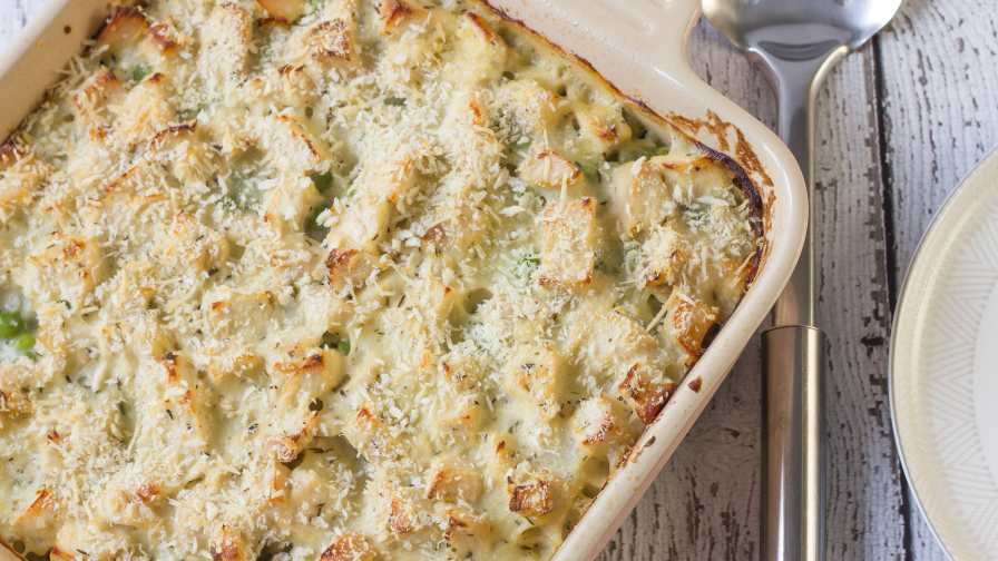 How to make a low carb tuna pie The Crustless Spinach Quiche is on our list of easy low carb recipes. All you need to do is to prepare the quiche mixture and bake it in the oven. That’s it! Literally, just let the oven do all the work while you can do something else or just simply relax and wait for the food to be ready. This time, we used spinach as the main vegetable, but you can replace it with chard.