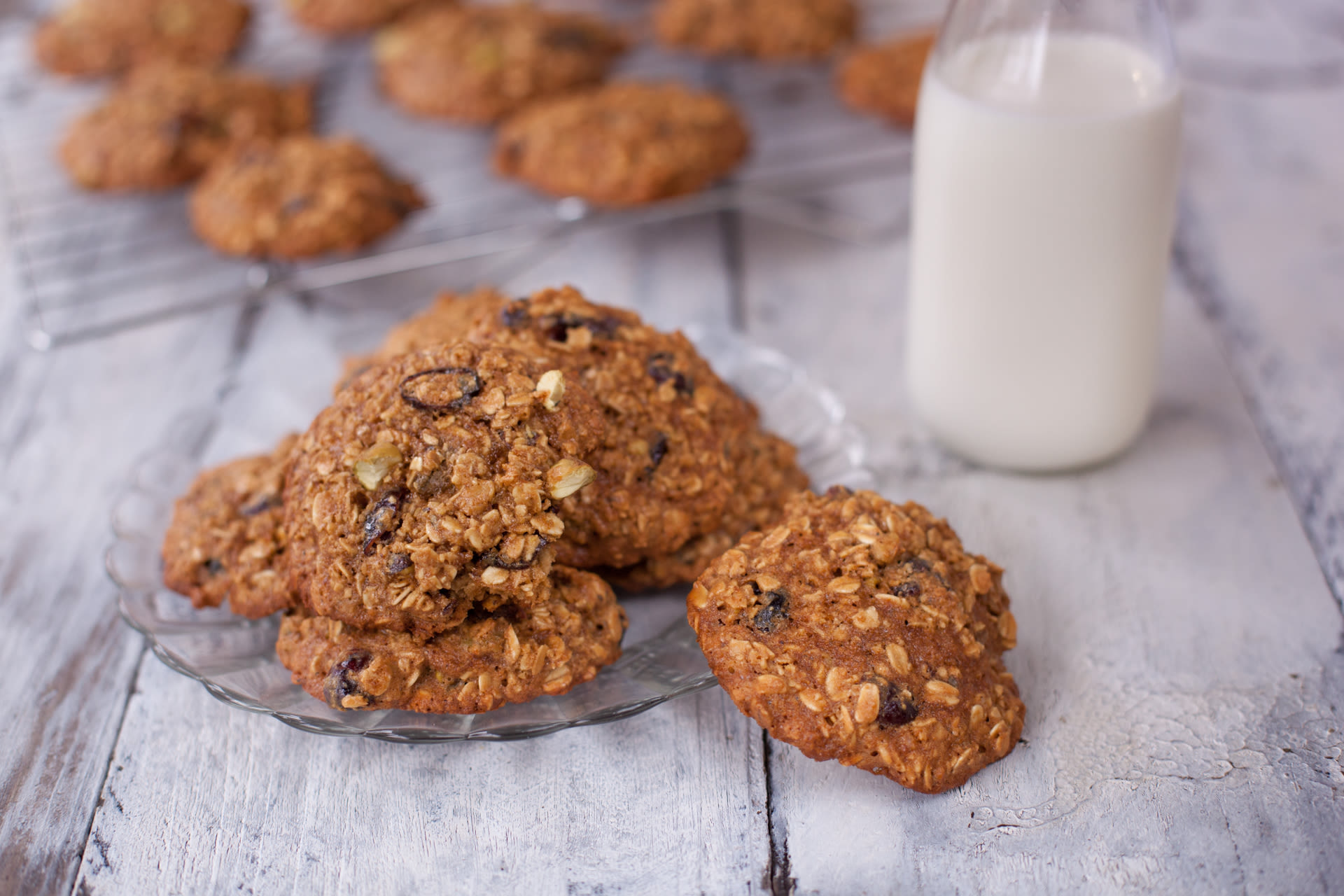 Watch Molasses and Honey Oatmeal Cookies video Watch Molasses and Honey Oatmeal Cookies video