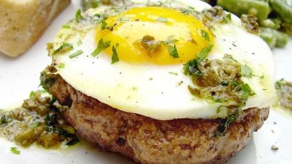 Steak Hache Avec Oeufs A Cheval Hamburgers W Eggs On Horseback Recipe Food Com