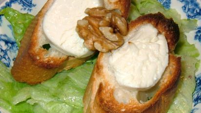 Warm Goat S Cheese On Toast And Lettuce Recipe Food Com