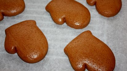 Authentic Mexican Marranitos Molasses Gingerbread Pigs Recipe Food Com Placer cookies 2 tommer fra hinanden pa de tilberedte bageplader. authentic mexican marranitos molasses gingerbread pigs