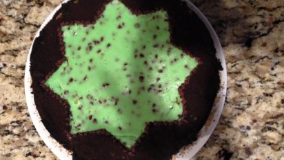 Mint Chocolate Chip Cheesecake Recipe Food Com To decorate, melt the chocolate and mix with the corn syrup. food com