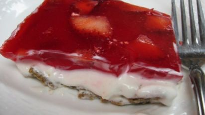 Low Calorie Strawberry Pretzel Salad Recipe Food Com