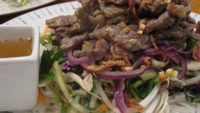 Lemongrass Beef And Onion Noodle Salad Bun Bo Recipe Food Com