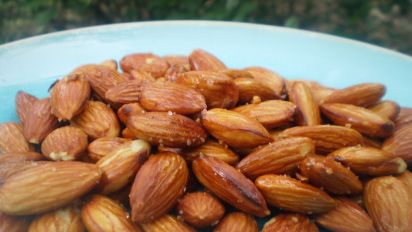 Garlic And Hot Pepper Toasted Almonds Recipe Food Com Layer almonds on baking sheet. garlic and hot pepper toasted almonds