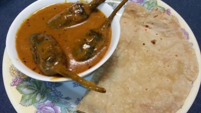 Baingan Ka Salan Recipe Food Com To begin making the parsi style baingan capsicum ka salan recipe, firstly prepare all the ingredients, heat a flat bottomed pan with oil and saute the brinjal and capsicum till it is charred and cooked evenly.
