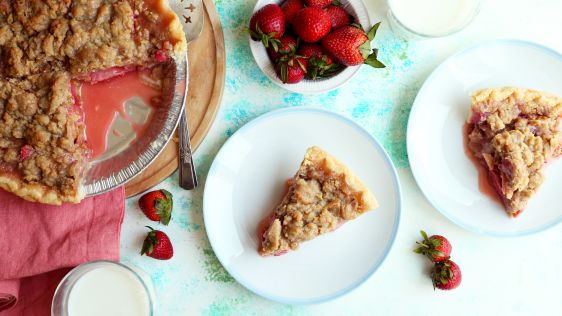 Strawberry-Rhubarb Streusel Pie