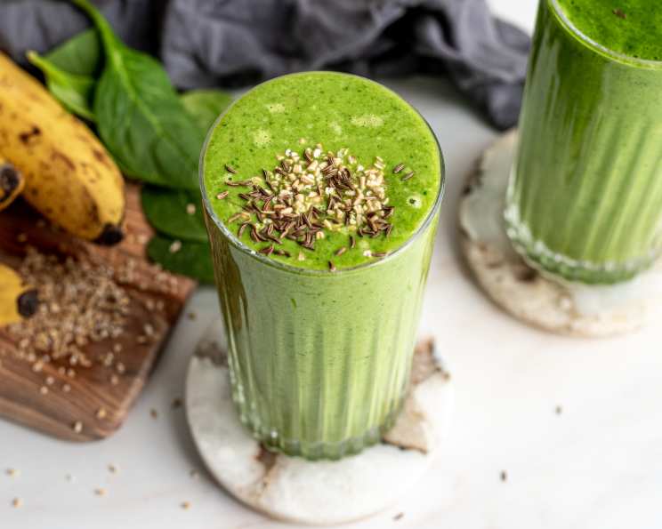 https://img.sndimg.com/food/image/upload/f_auto%2Cc_thumb%2Cq_55%2Cw_744%2Car_5%3A4/v1/img/recipes/35/60/40/cP40JX9hRM2dJk38Bng3_banana-spinach-smoothie-2.jpg