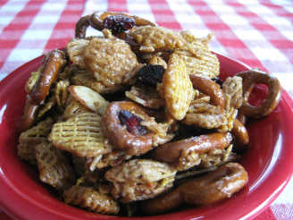Sweet Party Chex Mix With Berries