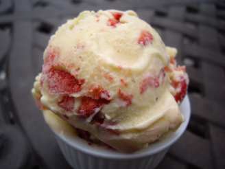 Strawberry Ice Cream Like Ben  and Jerry's