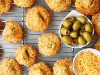 Baked Green Olives in Spicy Cheese Pastry