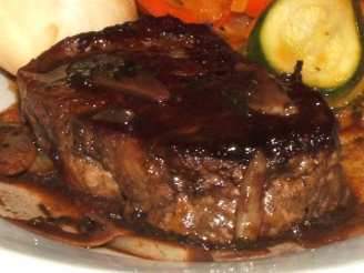 Steak in Garlic Wine Sauce