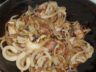 Broiled Lamb Chops With Onions and Sherry Sauce