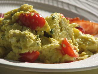 Scrambled Eggs With Fines Herbes and Tomatoes