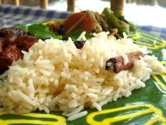 Saffron Rice With Cashews and Raisins