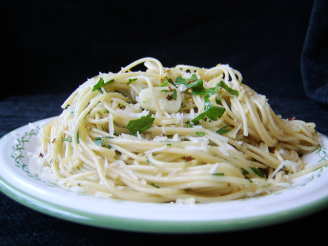 Spaghetti With Garlic, Olive Oil and Chile Pepper Simple!