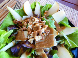 Baby Greens With Pears, Gorgonzola and Pecans