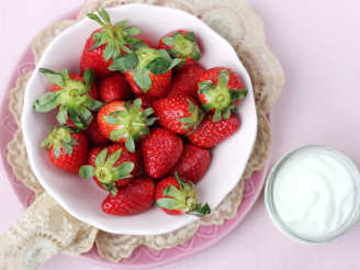 Amaretto Sour Cream Strawberries