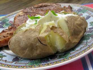 Baked Potatoes in Their Jackets With Sour Cream Topping