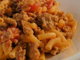 Beefy Macaroni and Cheese With Tomatoes